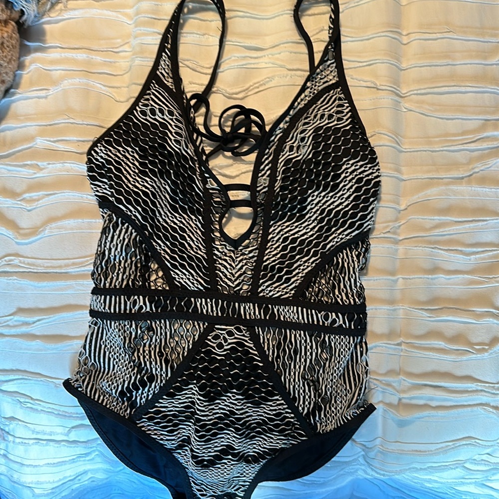 Becca swim suit size small